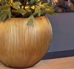 Capi Europe - Vaas Bol Groove XL - 63x51 - Goud - Bloempot Voor Binnen - Opening ⌀42 - GVGB271 -Beroemde Tuinonderhouds Winkel 1200x1110 1
