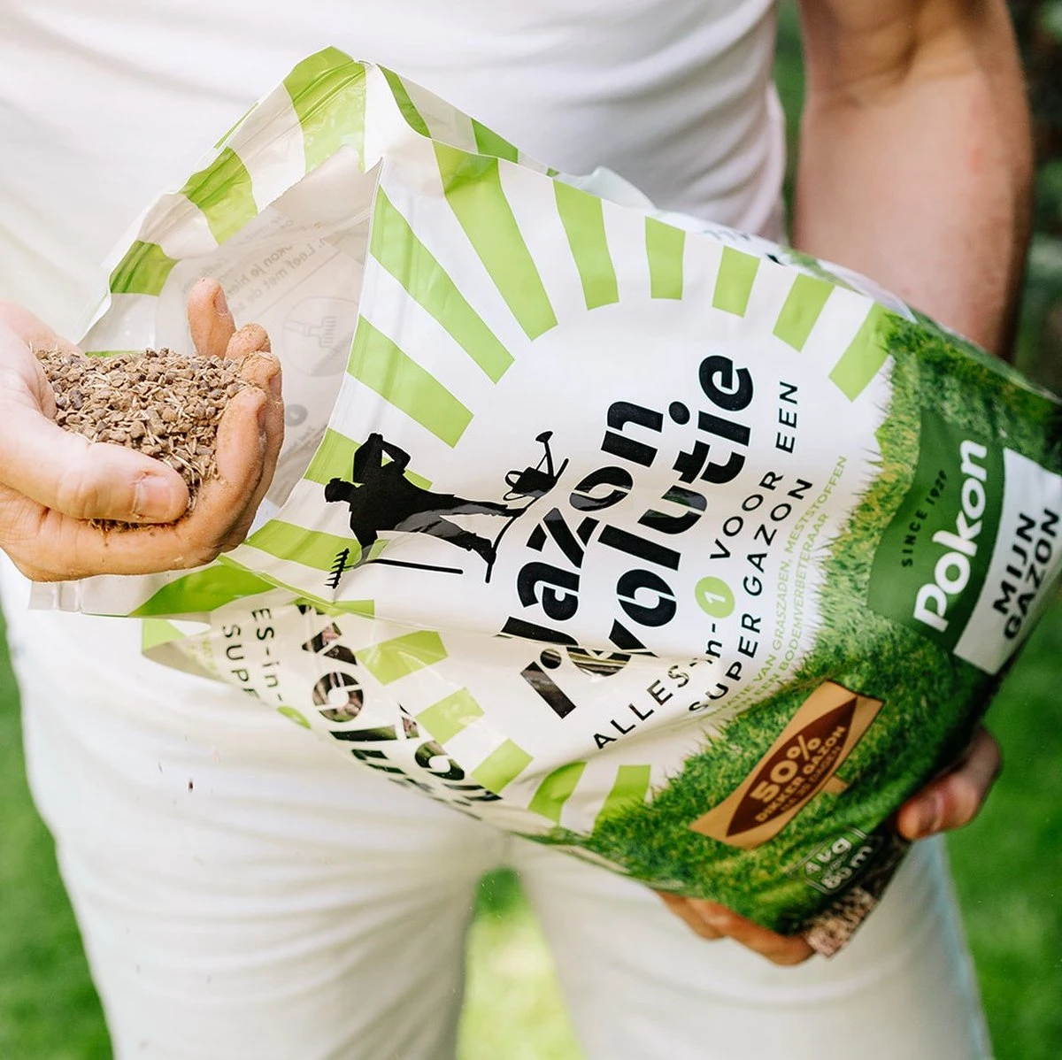 Pokon Gazon Revolutie - 12,5kg - Gazonmest / Graszaad / Bodemverbeteraar - Geschikt Voor 250m² - Binnen 15 Dagen Resultaat 4 Pokon Gazon Revolutie - 12,5kg - Gazonmest / Graszaad / Bodemverbeteraar - Geschikt Voor 250m² - Binnen 15 Dagen Resultaat - Afbeelding 4