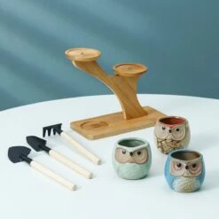 Luxe Bamboe Houten Boom Met 3 Keramiek Uil Bloempotten/Plantenpotten Op Standaard/Voet Voor Binnen En Buiten - Modern Design Bloempot/Plantenpot Op Poten/Pootjes-Plantenbak Mini Cactus Nep Plant Pot Houder - Kleine Bloembakken Plantenrek/Plantenkurk -Beroemde Tuinonderhouds Winkel 1200x1200 589