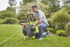 GARDENA - AquaRoll L CleverRoll L Easy Set Slangenwagen - Maximaal 50 Meter - Verstelbare Handgreep 15 GARDENA - AquaRoll L CleverRoll L Easy Set Slangenwagen - Maximaal 50 Meter - Verstelbare Handgreep -Beroemde Tuinonderhouds Winkel 1200x800 139