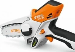Stihl Accu Mini Kettingzaag SET - Snoeischaar - Snoeizaag - Hand Kettingzaag - Professioneel- Hovenier- Tuinman -Beroemde Tuinonderhouds Winkel 1200x847 3